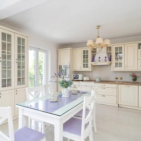 Gorgeous Home In Cavtat