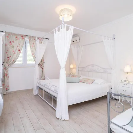 בית נופש Amazing In קאבטאט