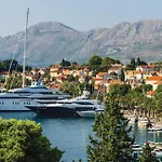 Gorgeous Home In Cavtat בית נופש