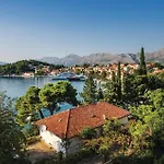 Gorgeous Home In Cavtat * קאבטאט
