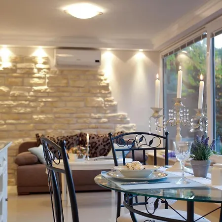 Dom wakacyjny Nice In With Outdoor Swimming Pool And 6 Bedrooms