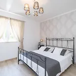 Gorgeous Home In Cavtat